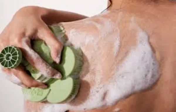 How Back Scrubbers Promote Healthy Skin